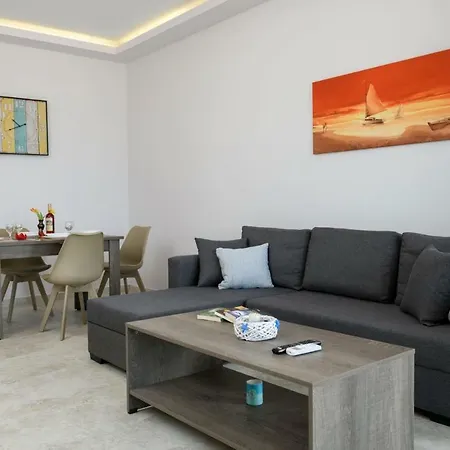 Coral Sea Apartment *