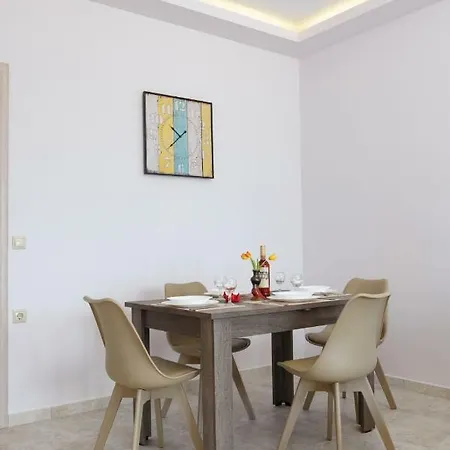 Coral Sea Apartment *